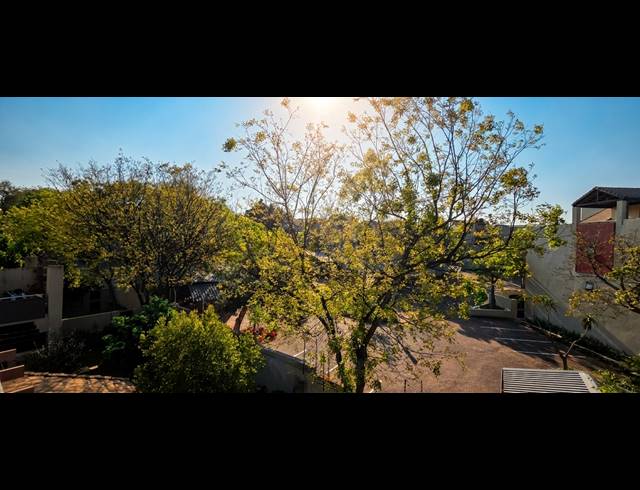 2 BEDROOM APARTMENT FOR SALE IN PINESLOPES